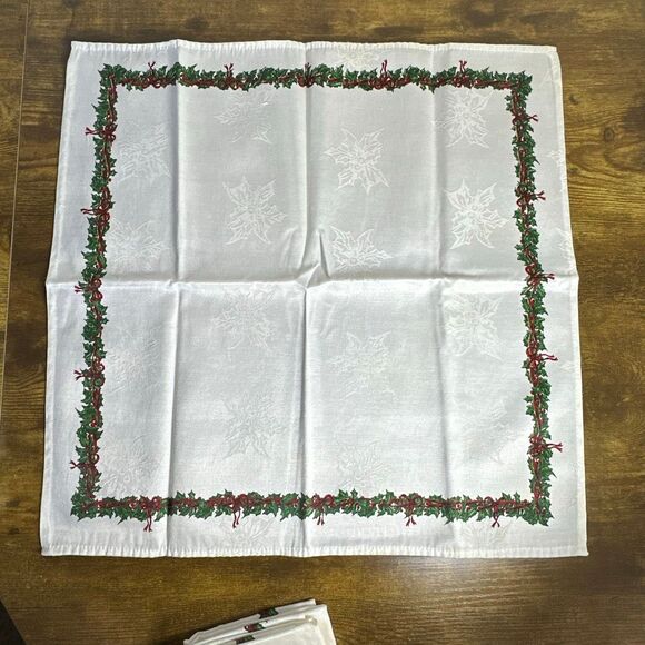 Christmas Linen Set 4 Placemats Holly Berry Print Table Linens 18” x 18” - Picture 3 of 7